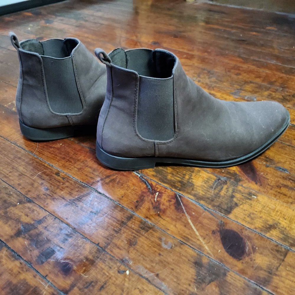 Carbon Chesnut Chelsea Boots